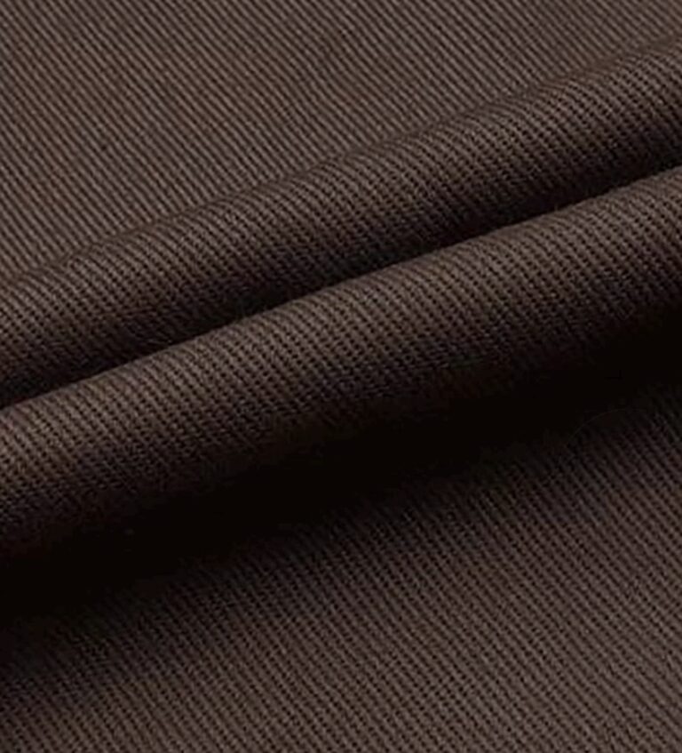 COMPOSICIÓN: 100% ALGODÓN TEJIDO: DRILL (SARGA) ANCHO: 2.40 M REFERENCIA COMERCIAL: DRILL TABACO PROVEEDOR: TEXTILES & MODA PANTONE: TCX-2B1915